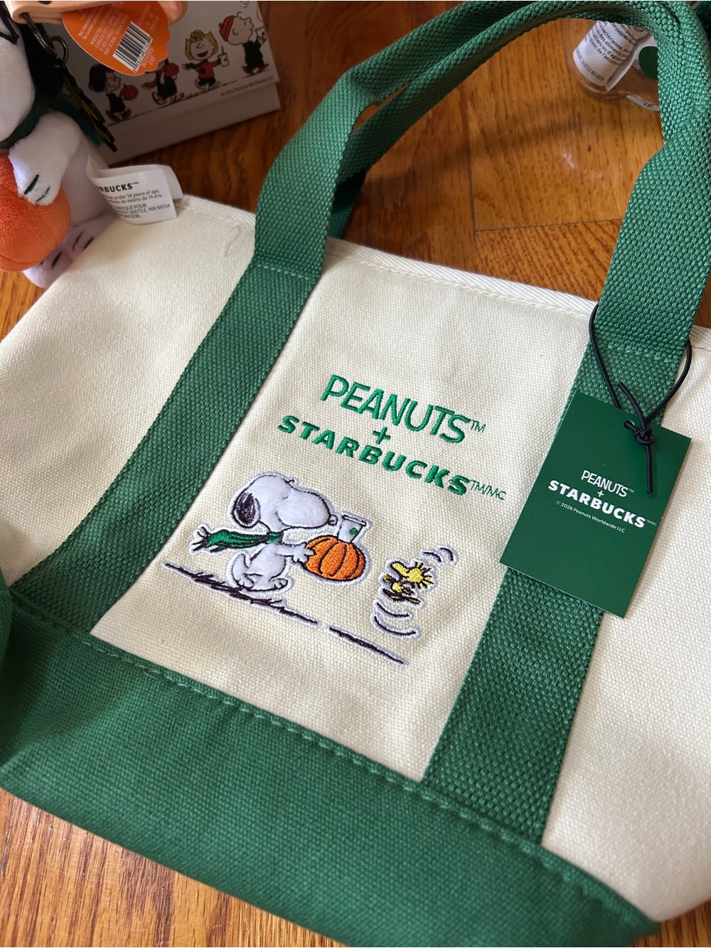 Starbucks Peanuts Snoopy Charlie Brown Bundle Tote Keychain Pins Glass Cup - Picture 6 of 6
